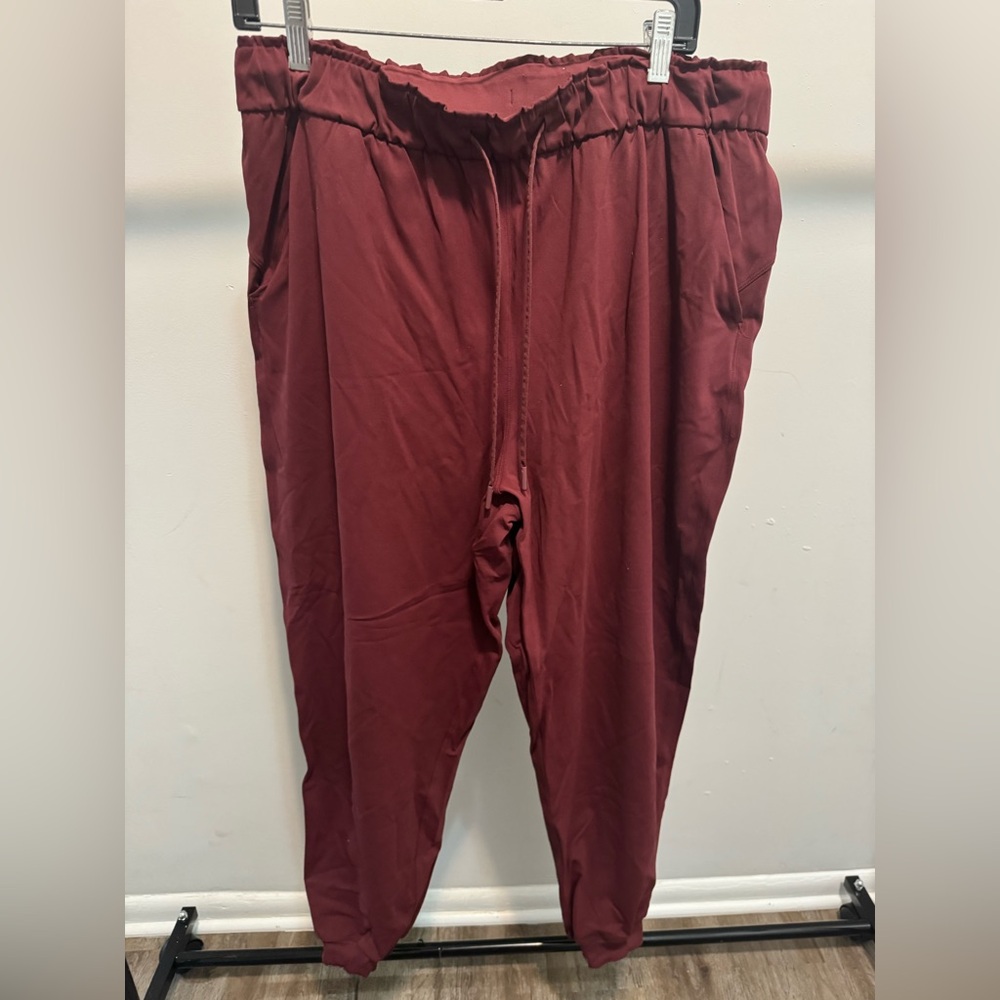 Women’s Elastic-Waist Burgundy Jogger Pants
